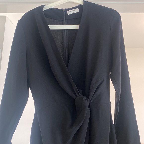 Aritzia Babaton Tadao Black Twist Front - Picture 6 of 6
